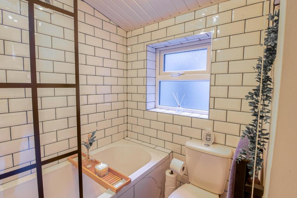 Charming City Home, Beside The Serene Ormeau Park Belfast Eksteriør bilde
