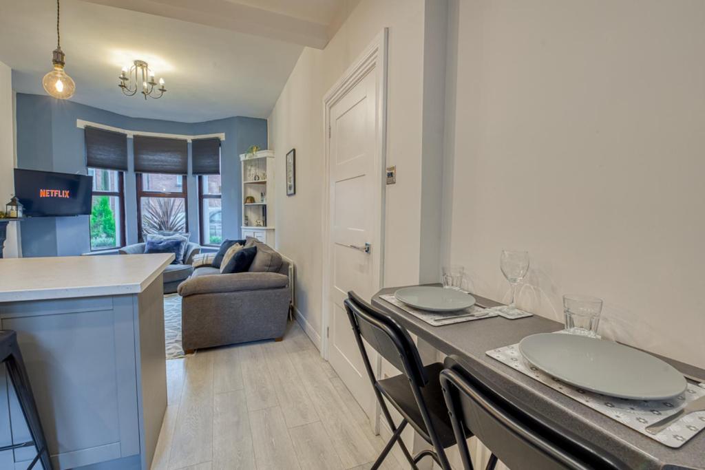 Charming City Home, Beside The Serene Ormeau Park Belfast Eksteriør bilde
