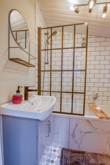 Charming City Home, Beside The Serene Ormeau Park Belfast Eksteriør bilde