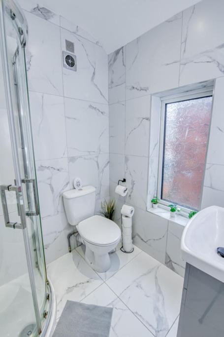 Charming City Home, Beside The Serene Ormeau Park Belfast Eksteriør bilde